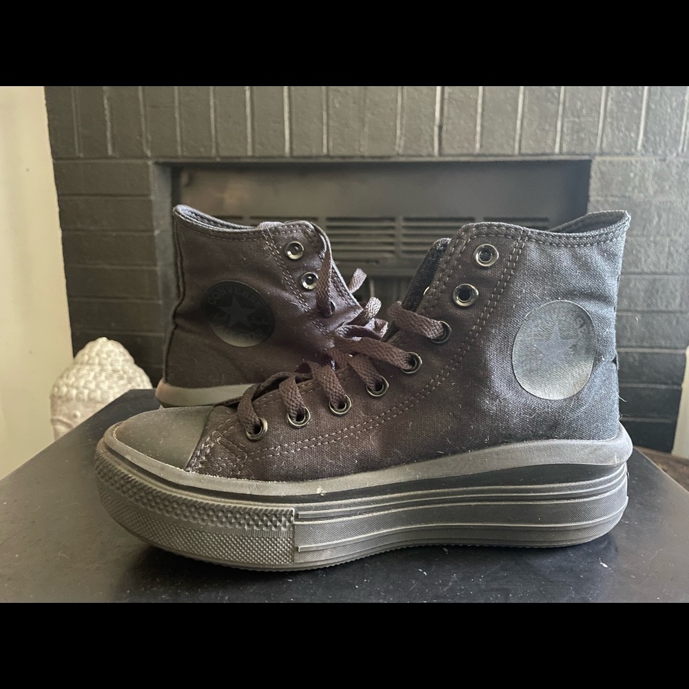 Women’s Black Platform Converse SZ 8